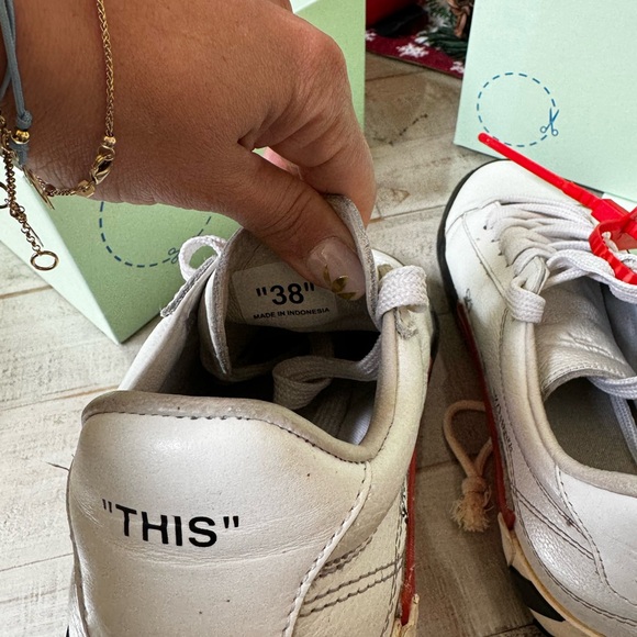 Off-White π« Low Vulcanized π« Sneakers π« - Picture 11 of 13